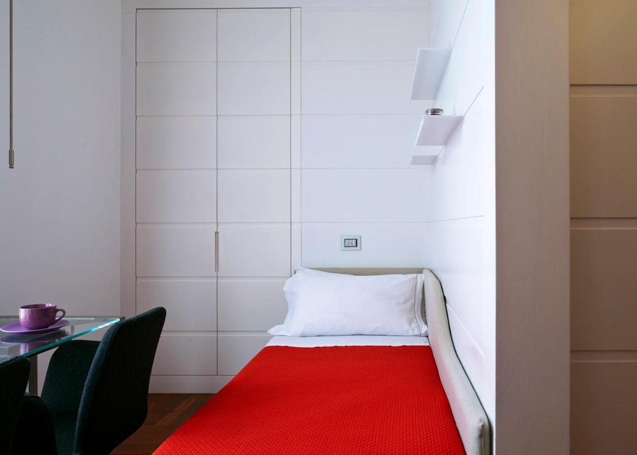 Elegant Apartment At Chiaia By Wonderful Italy Napoli Bagian luar foto