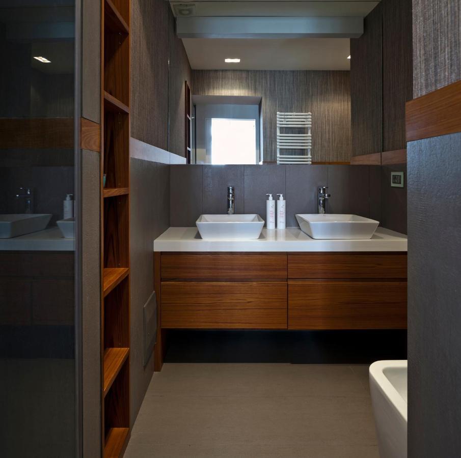 Elegant Apartment At Chiaia By Wonderful Italy Napoli Bagian luar foto